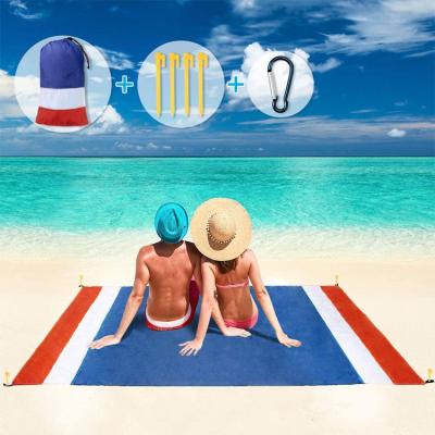 China Beach Waterproof Quick Dry Moving Sandless Blanket For Beach , Portable Waterproof Sand Free Mats Beach With Stakes for sale