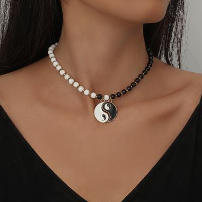 China Wholesale Eight Charts Necklace Jewelry Creative Black Beaded Pendant Necklace CLASSIC White Pearl for sale