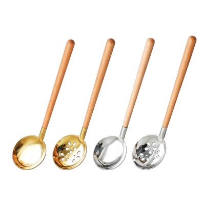 China Kitchen Hot Pot Handle Ramen Spoon 304 Stainless Steel Leakable Soup Spoon Stored Wooden Soup Spoon Set Hot Selling Products for sale