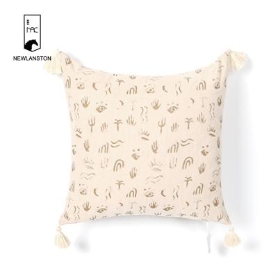 China Viable Modern Minimalist White Home Decor Pillow Case Living Room Cushion Indoor Lumbar Tile Lumbar Cover With Tassels for sale