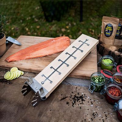 China Easily Cleaned Rotating Wooden BBQ Salmon Board BBQ Accessories Outdoor BBQ Grill Tray Salmon Frame for sale