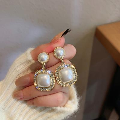 China Icy Hiphop Fashion 925 Needle Huggies Pearl Stud Earrings Women Bling Bling Silver Heart Circle Hoop Earrings for sale