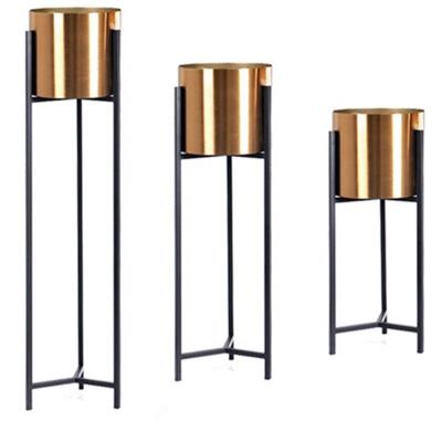 China Contemporary Wholesale Luxury Tall Floor Vase Stands Flower Vase Handmade Brass Gold Color Metal Tall Wedding Flower Vase For Home Decor for sale