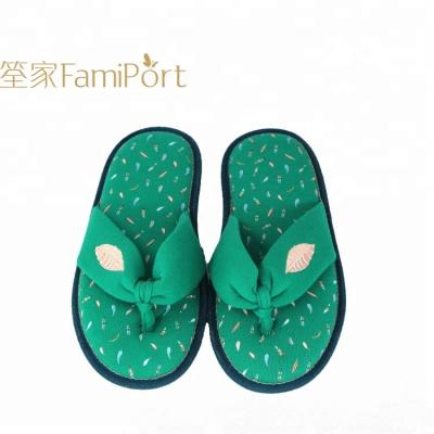 China Anti-Smell Green Leaves Print Fabric Ladies Fuzzy Open Toe Rubber Slippers Flip Flops for sale