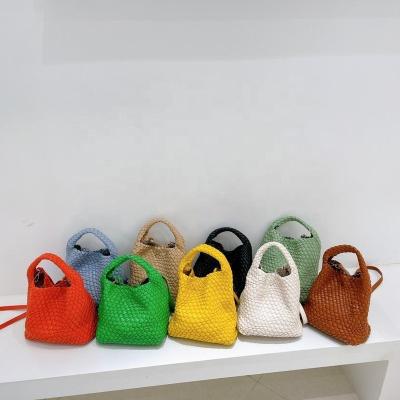 China Fashion High Quality Handmade Woven Handbag Set Straw Shoulder Bag Summer Beach Women Large Neoprene Tote Bag for sale