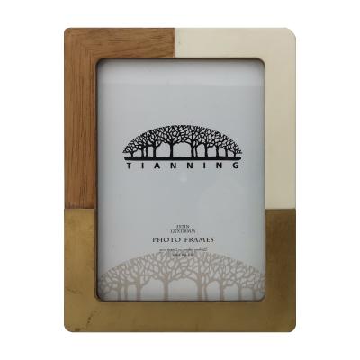 China Decorative Metal Wood Standing Decorative Living Plate Accent Gold Edge Photo Frame for sale