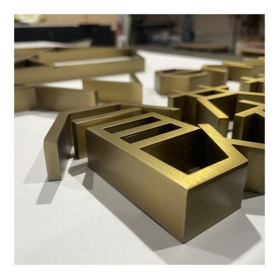 China Custom Energy Saving Company Logo Wall Gold Metal 3d Letters Sign Store Store Outdoor Letter Sign for sale