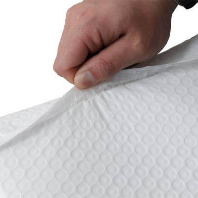 China Packaging Matt White Film Self-sealed Metallic Bubble Mailers Wraps Gift Bags for sale