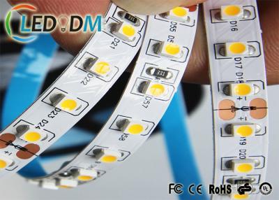 Chine 60 / 120 largeur menée de la bande 8mm de LEDs/M IP20 3528 avec deux ans de garantie à vendre