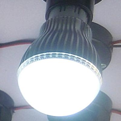 Cina Una lampada calda ad alta potenza di 400 - 450 di lm del lume di bianco 5w lampadine dell'alluminio E27 LED in vendita