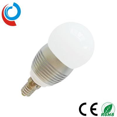 China a tensão 90~250V larga entrou luzes do globo do diodo emissor de luz de 230~250lm 3*1W E14 A50 para a iluminação da sala à venda