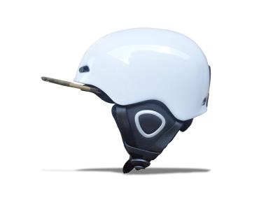 China Los cascos adultos coloridos del esquí del OEM se divierten el casco del esquí con el visera/los pad de oído protectores en venta