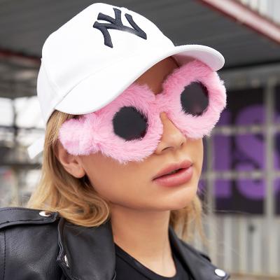 China Hot Sale 2022 Fashion Sunglasses Women Fashion Handmade Plush Sunglasses for sale