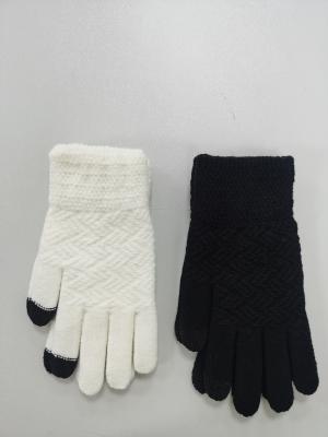 China Custom Design Insulated Winter Knit Gloves with Stretchy Fit and Personalized Colors for sale