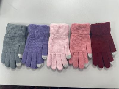 China Custom Design Insulated Winter Knit Gloves Unisex Stretchy Fit with Customized Color for sale