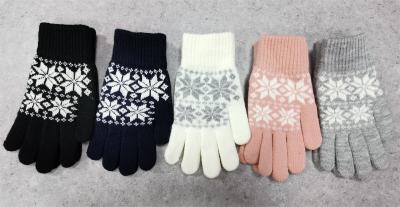 China custom knit gloves Custom Design Jacquard Style for Cozy Stretchy Warmth for sale