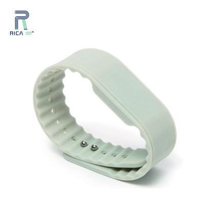 China Custom Logo Printing Waterproof / Waterproof NFC Festival Silicone Wristband With QR Code Web ID for sale