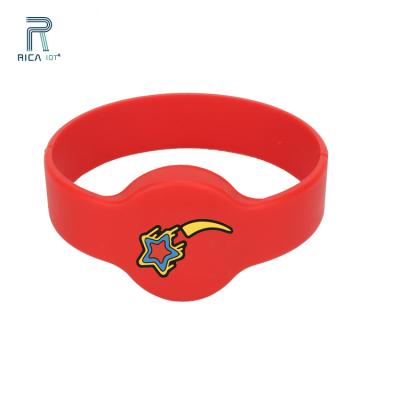 China High Quality Custom Waterproof/Waterproof Logo Printing NFC Silicone Wristband with QR Code for sale