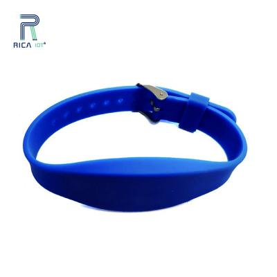 China Wholesale Printable Waterproof / Waterproof RFID Silicone Wristbands With Low Price for sale