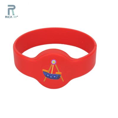 China Cheap Custom Logo ISO 15693 Waterproof / Waterproof Silicone RFID Wristband for sale