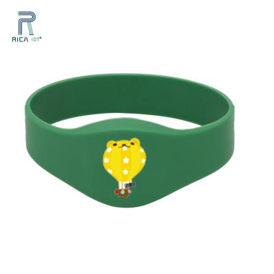 China Waterproof / Impermeable Customizable Silk Printing Long Range RFID Wristband For Sports for sale