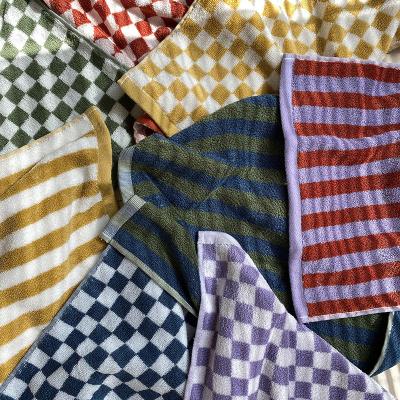 China Best Quality Beach Towel Jacquard Terry Cotton Towel Travel Viable Checkered Face Personalized Bath Towel for sale