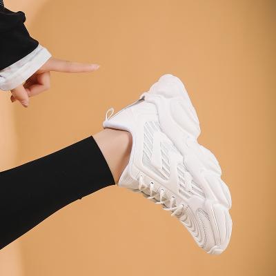 China Fashion Trend New Platform Design 2022 Hot Sale Walking Style Shoes Women Fashion Sneakers Wholesale for sale