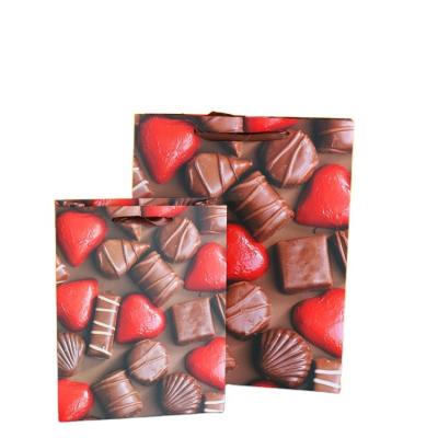 China 2022 new design valentines day paper bags handmade chocolate dessert flower gift bags wholesale love heart bags for sale