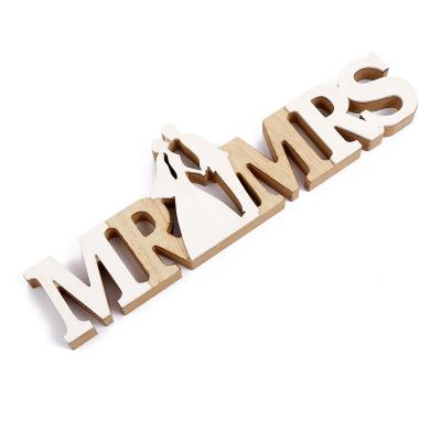 China 2021 Creative Wooden Art Decor Folk Mr. and Mrs. Lovers Design Valentine Day Decorations Home Table Top for sale