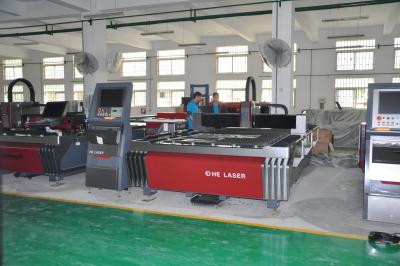 China Máquina de corte feita sob encomenda HECF3015IE-700W do laser da chapa metálica com motorista dobro à venda