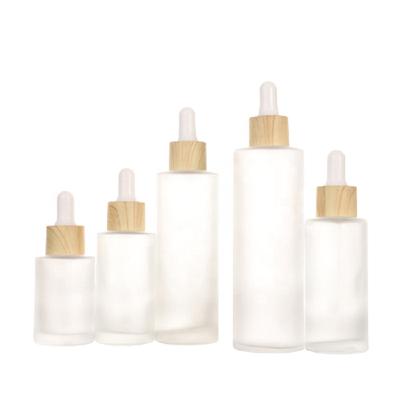 China 20ml~100ml Eco-friendly Essential Oil Bottles With Dropper Pipet Flat Shoulder Perfume Serum Frosted Dropper Bottle Glass Faux Wood Lid for sale