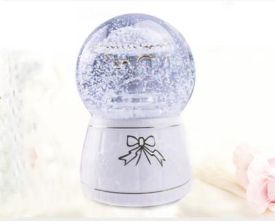 China Polyresin Birthday, Christmas, Valentine's Day, Romantic Gifts Snowball Music Box for sale