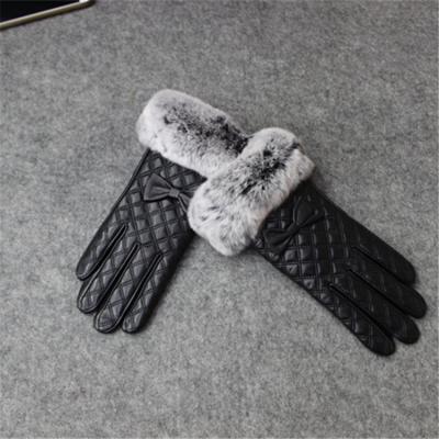 China Winter Touchscreen Sheepskin Good Quality Touch Screen Genuine Leather Glove With Real Rabbit Fur Trim for sale