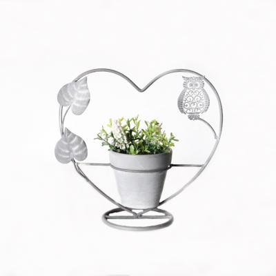 China New Design Modern Terracotta Pot With Wrought Iron Garden Plant Stand Heart Shaped Stand Decor for sale