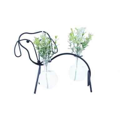 China Black Dog Traditional Classic Metal Stands Flower Plant Stand 2 PC Mini Glass Vase for sale