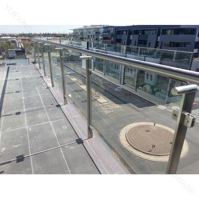 China Modern 304 or 316 Stainless Steel Staircase Glass Enclosure Glass Railing for sale