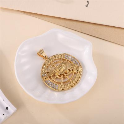 China Trendy Hiphop Hiphop Fashion Jewelry Iced Out Stainless Steel Gold Plated 18K Revolver Gun Creative Pendant for sale