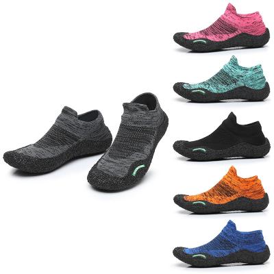 China Lightweight Men Swim And Woman Beach Aqua Shoes Lightweight Quick Dry Water Barefoot Shoes With Five Finger for sale