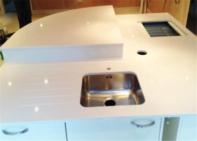 China Elegant Snow White Engineered Stone Countertops Material Scratch Resistance for sale