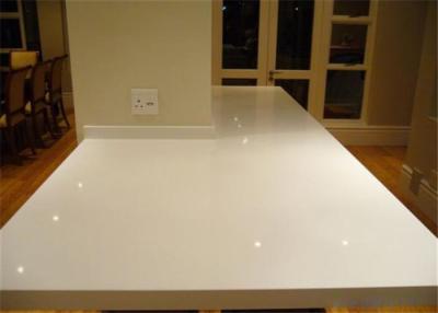 Cina Il beige puro su ordinazione residenziale ha costruito la cima di pietra di pietra della cucina quarzo/di Benchtops in vendita