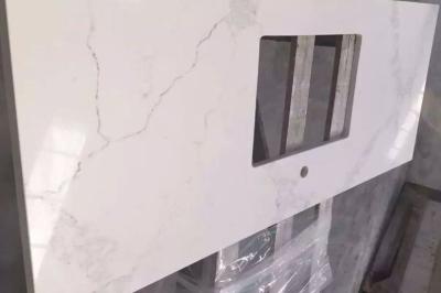 Κίνα Countertops κουζινών χαλαζία γδαρσίματος ανθεκτικοί βράχοι χαλαζία Calacatta άσπροι προς πώληση