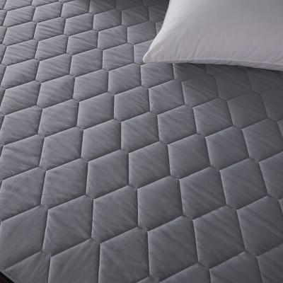 China Woven waterproof polyester quilted fabric with poly filling inside soft and smoothly for sale