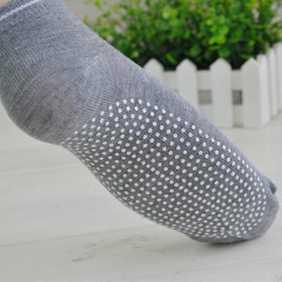 China 2021 Anti Slip Women Sports Hot Fitness Anti Slip Colorful Yoga Booties And Toe Socks Breathable Purple Anti Slip Pilates Cotton Booties Rainbow Workout Anti Slip Fitness for sale