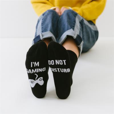 China New Fashion QUICK DRY Hits QUICK DRY Men No Show Ankle Crew Hits Autumn Winter High Quality Socks Gum Game Home Unisex Black White Letter for sale