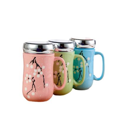 China Newly Sustainable Design 450ml Ceramic Colorful Travel Drinking Mug With Lid for sale