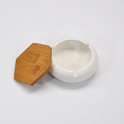 China Fashion high quality simple ashtray home round shape stored ceramic white ashtray for sale