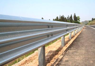 China Q235 Q345 Beweegbare wegwachtrail Zinkcoating Highway Guard Rail W Beam Te koop