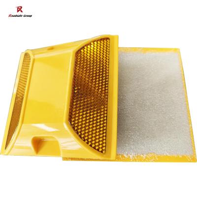 China Plastic Two Reflective Sides Road Reflectors Raised Pavement Maker ABS Reflective Road Stud for sale