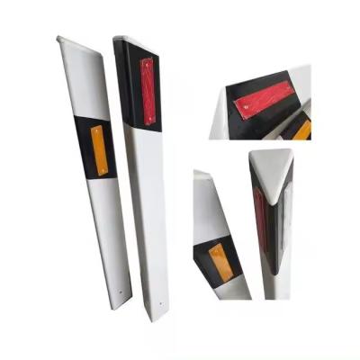 China Reflective Guardrail Reflector 1250 X 125 X 100MM Triangle Traffic Post Delineators for sale