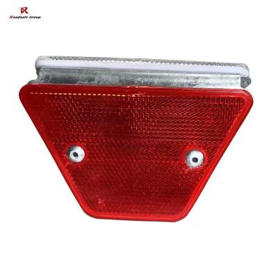 China Red White Flexible Delineators Reflective Highway Guardrail Trapezoid Delineator for sale